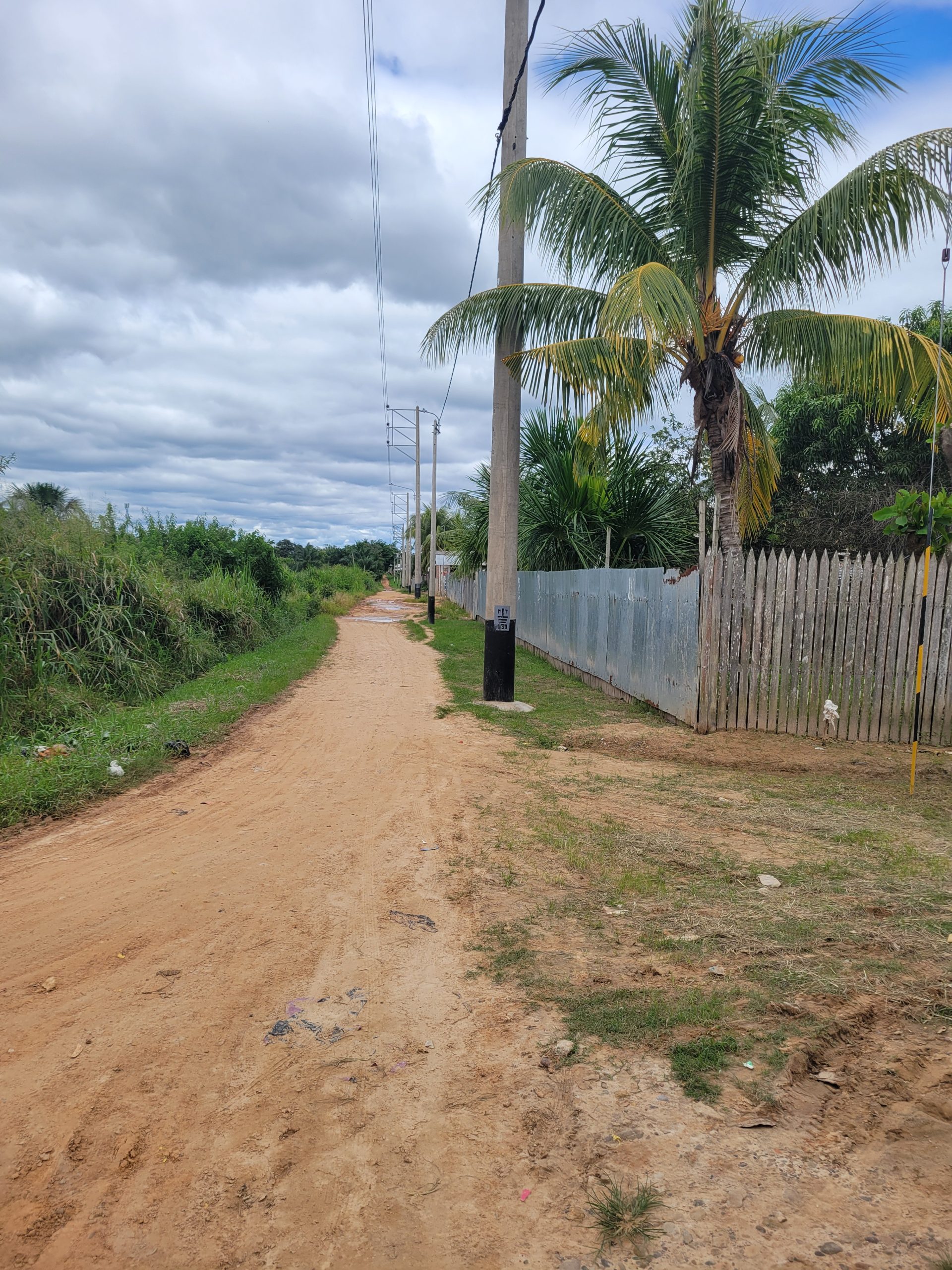 Empty dirt road...Kim is late.