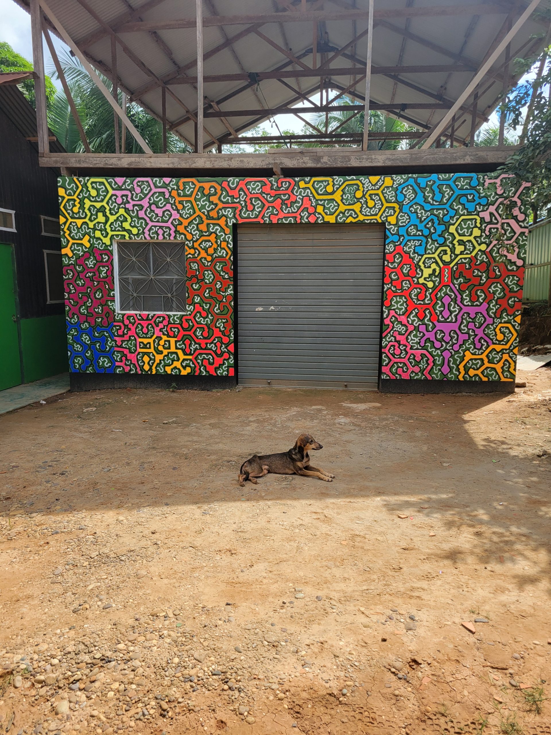 Interesting pattern on a building.